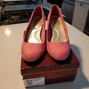 Comfort Plus Karma Watermelon Faux Suede High Heel Pumps Size 7.5 BNIBOX